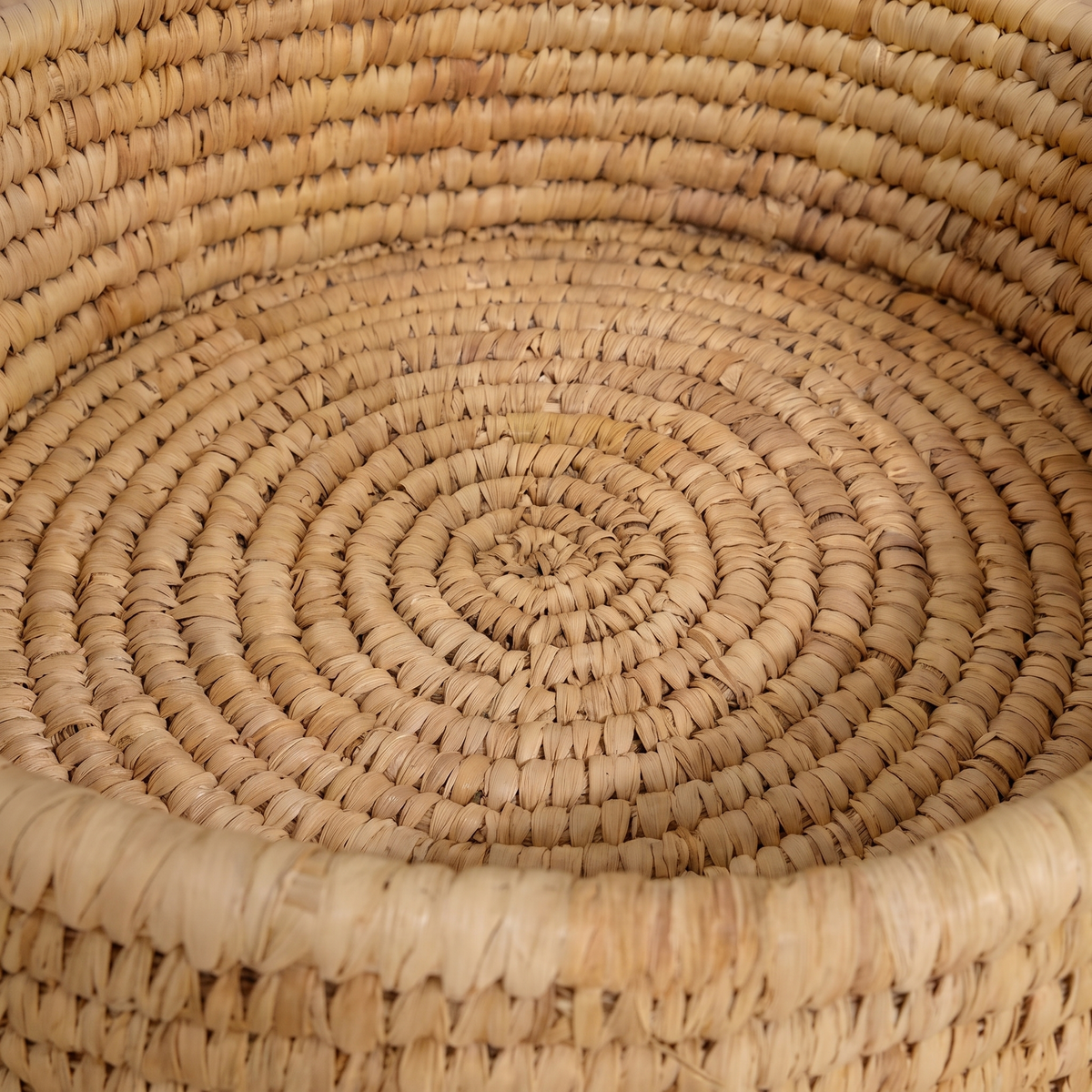 Kasheli 45cm Round Sea Grass Tray - Natural Date Leaf