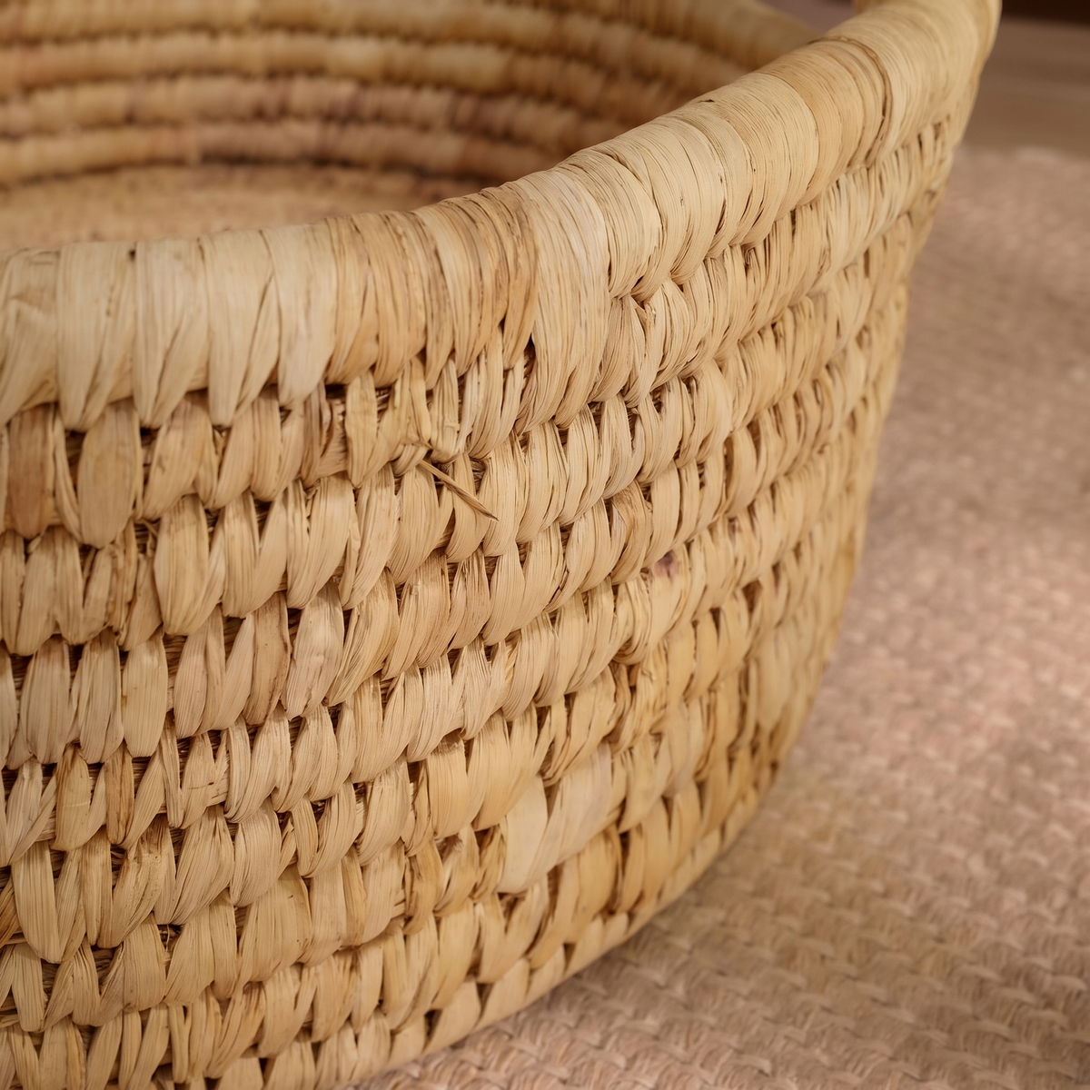 Kasheli 45cm Round Sea Grass Tray - Natural Date Leaf