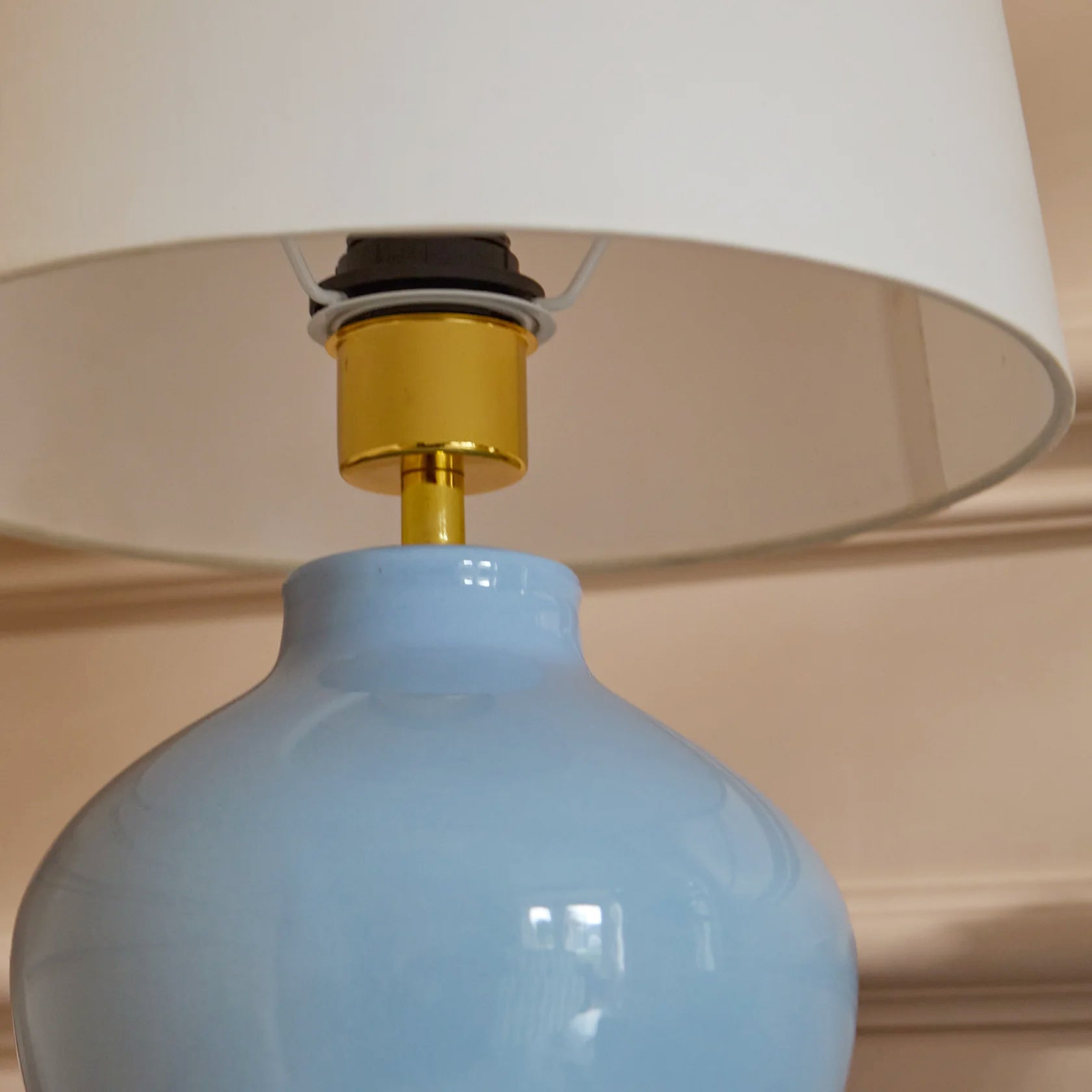 Launton 27cm Ceramic Lamp Base & Coningsby White Lampshade - 30cm - Laura James 