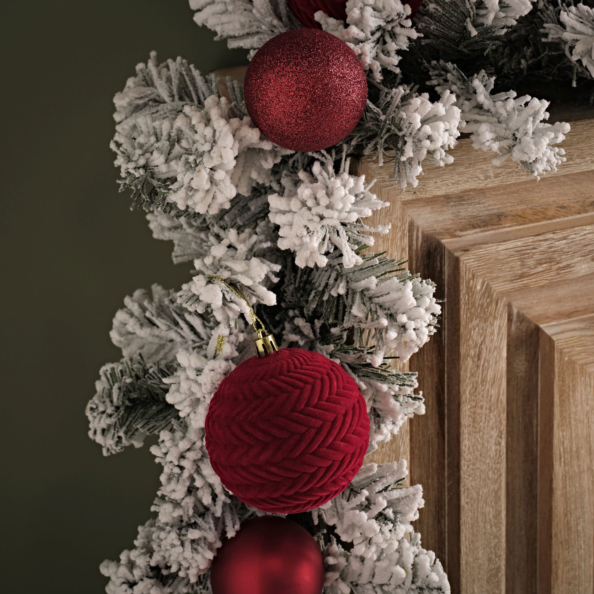 Norrbo 270cm Frosted Christmas Garland - Laura James 