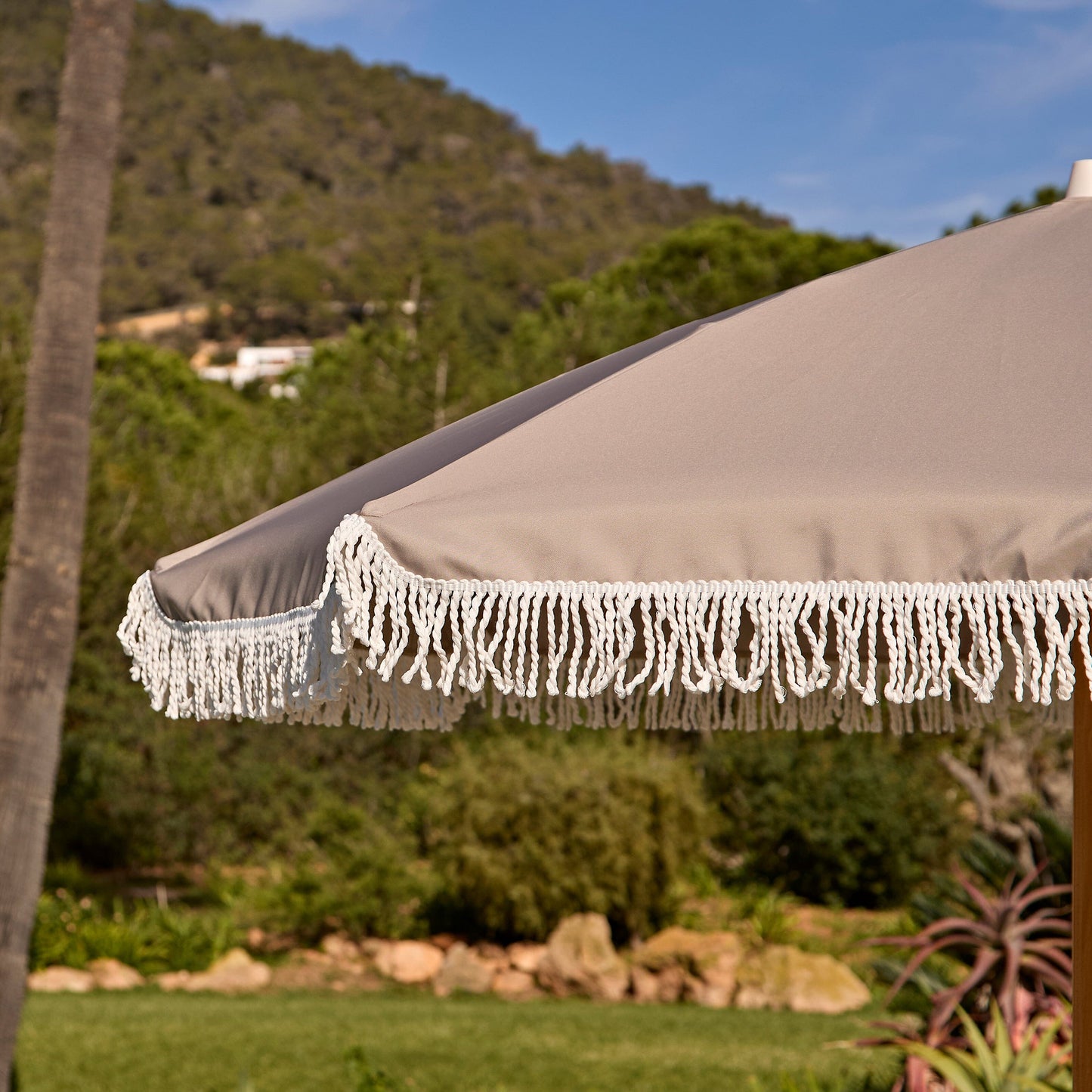 Oia Round Parasol 2m - Wooden Pole - Natural - Laura James