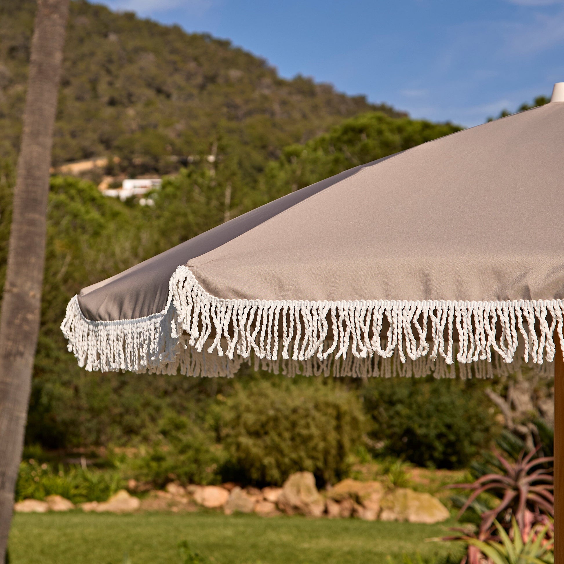 Oia Round Parasol 2m - Wooden Pole - Natural - Laura James