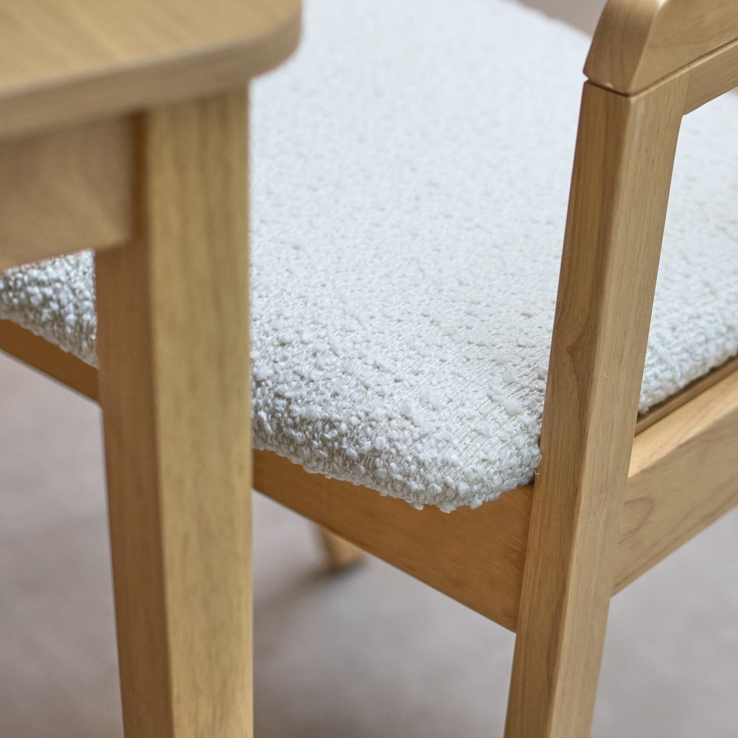 Paul_118-158cm_Extending_Dining_Table_Pale_Oak_Ella_Carver_Dining_Chairs_Off_White_Boucle-21