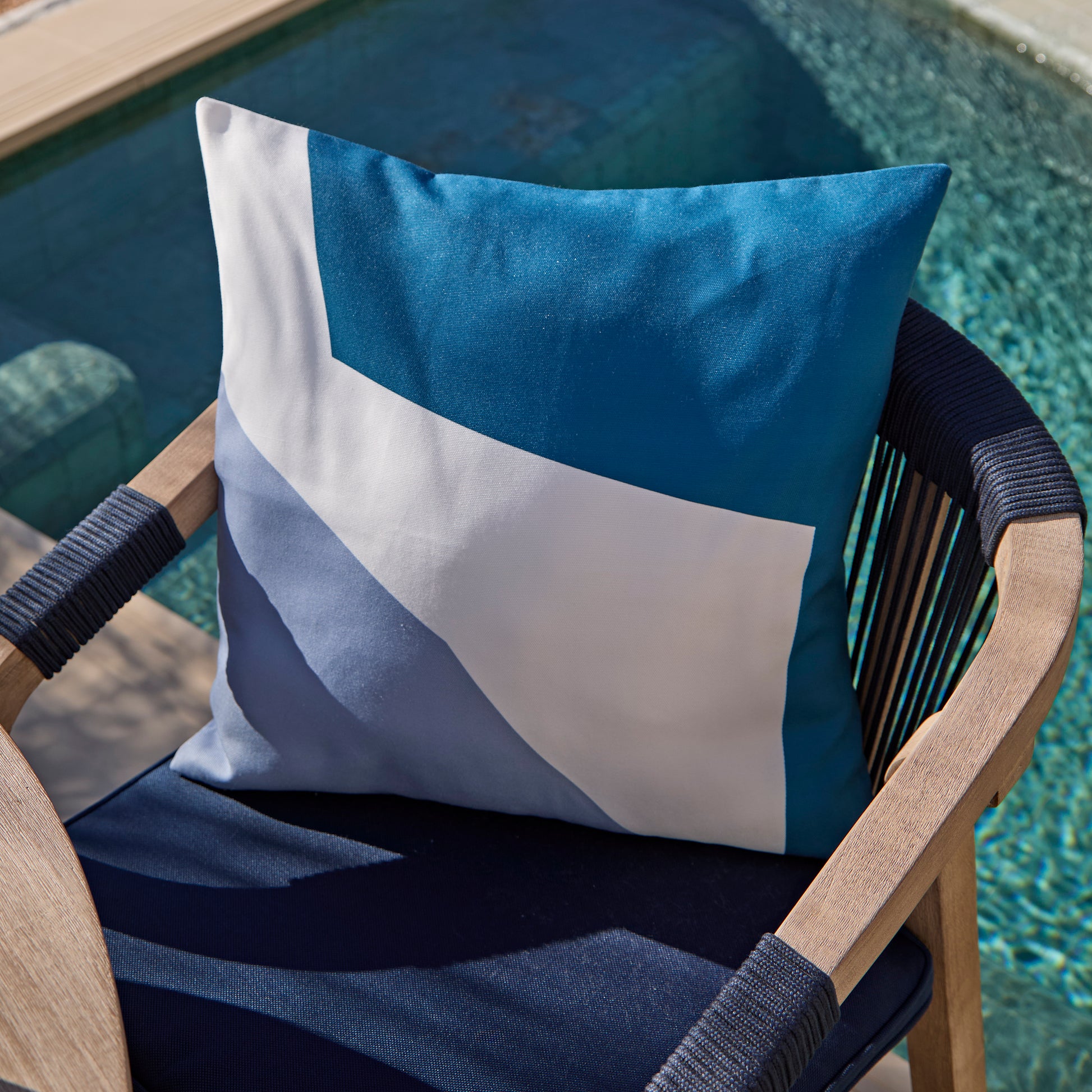 Shiro 4 Seater Round Wooden Garden Dining Set with Shiro Navy Rope Dining Chairs - 120cm - Laura James