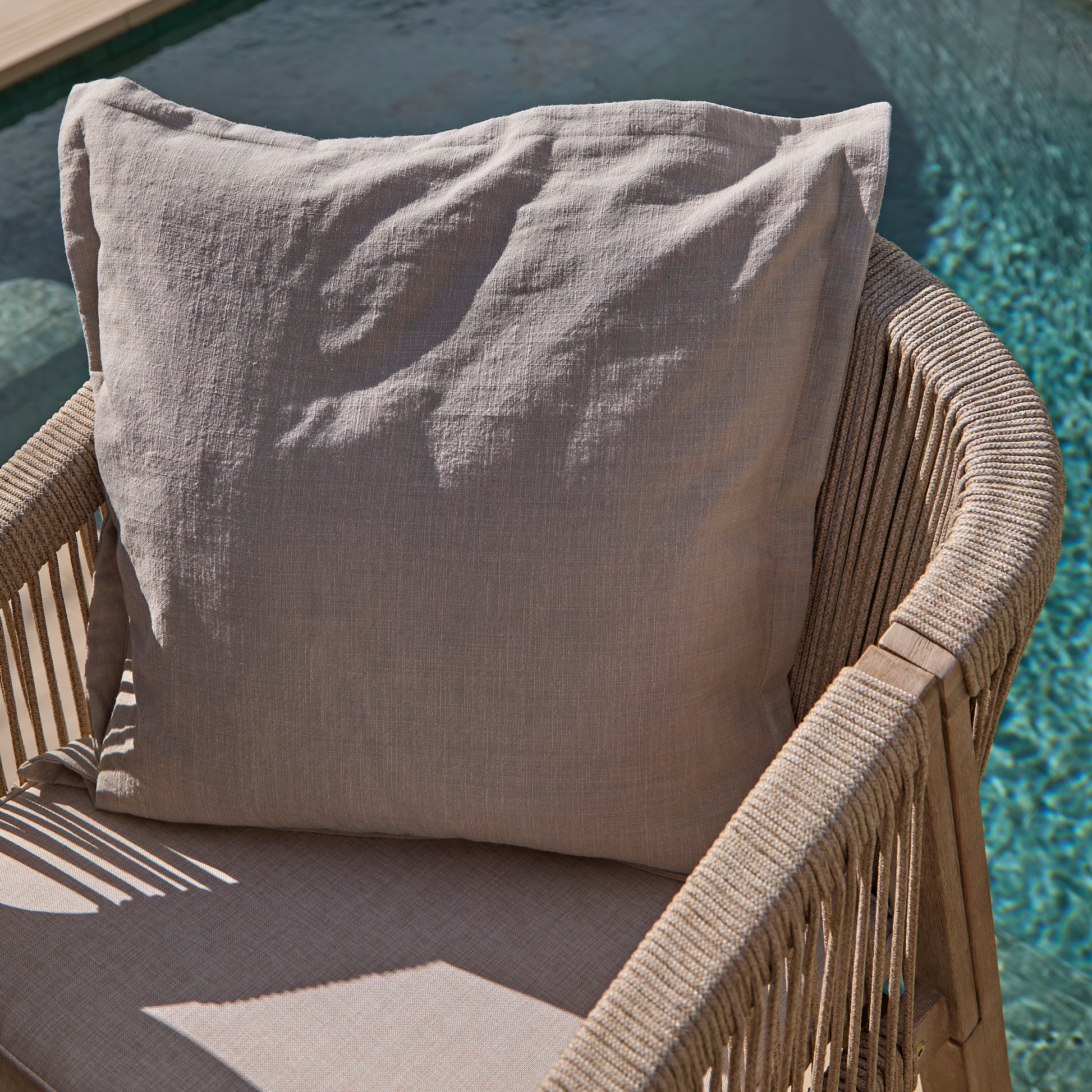 Shiro 120cm Round Table and 4x Nala Dining Chairs - Laura James