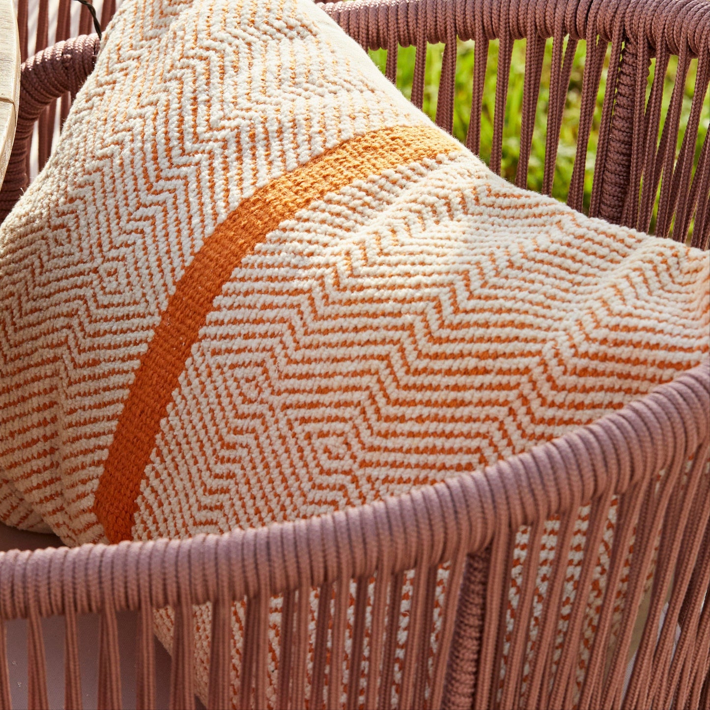 Amelia 4 Seater Wooden Garden Dining Set with 4 Hali Pink Chairs - Light Brushed Acacia with Black Legs