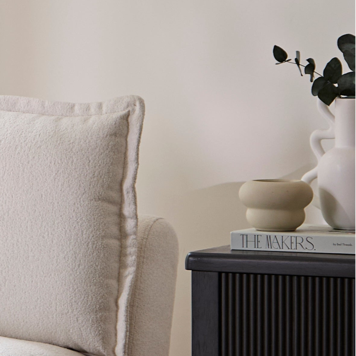 Surbiton_Single_Wick_13cm_Ceramic_Candle_Oud_Wood_and_Rose_Scent_in_Clay- Laura James