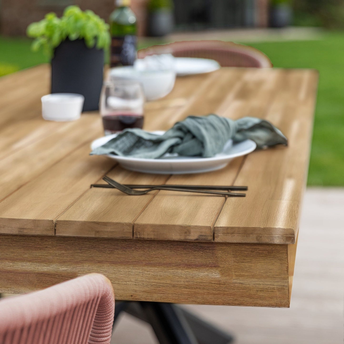 amelia_close_up_pink_ Laura James