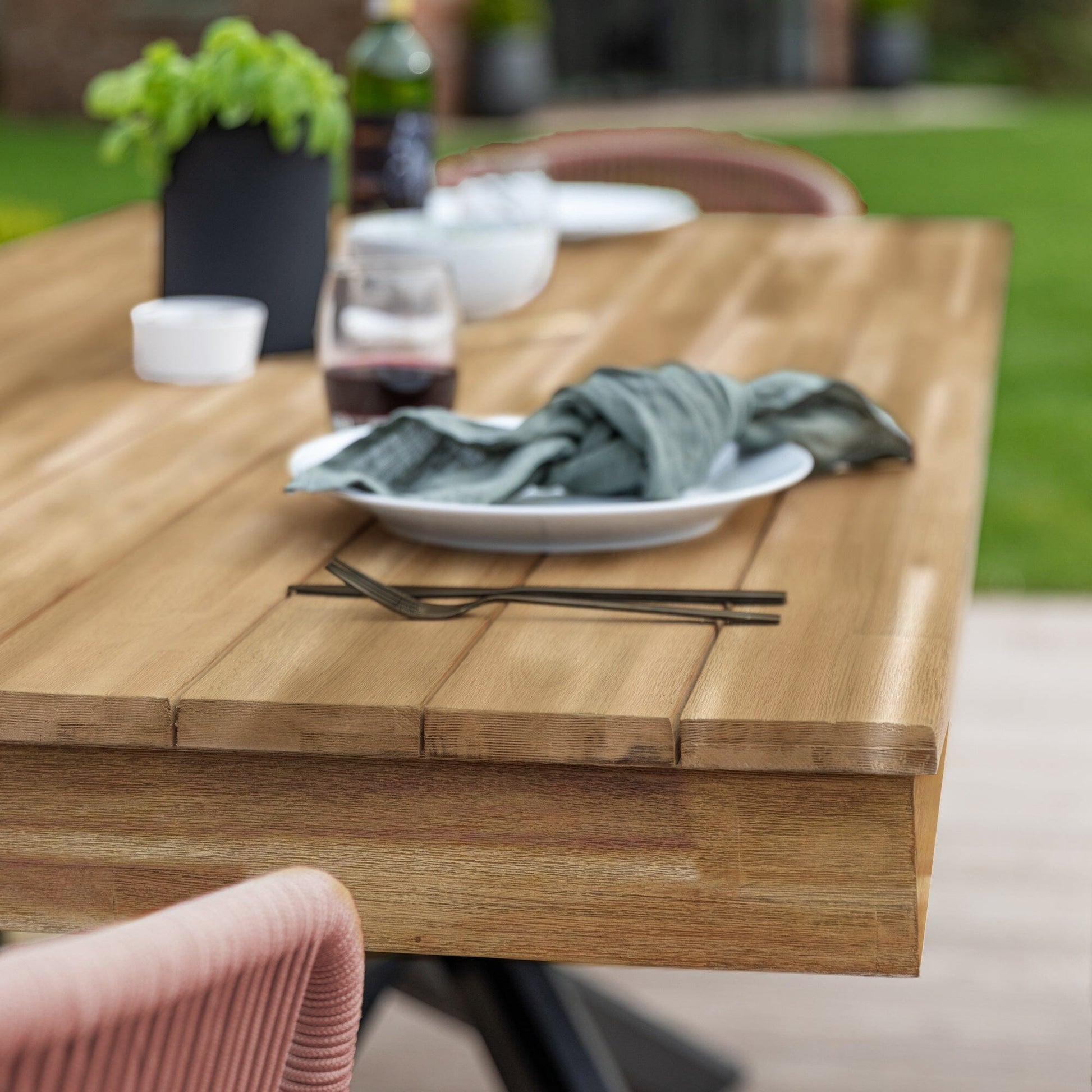 amelia_close_up_pink_ Laura James