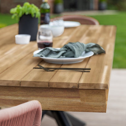 amelia_close_up_pink_ Laura James