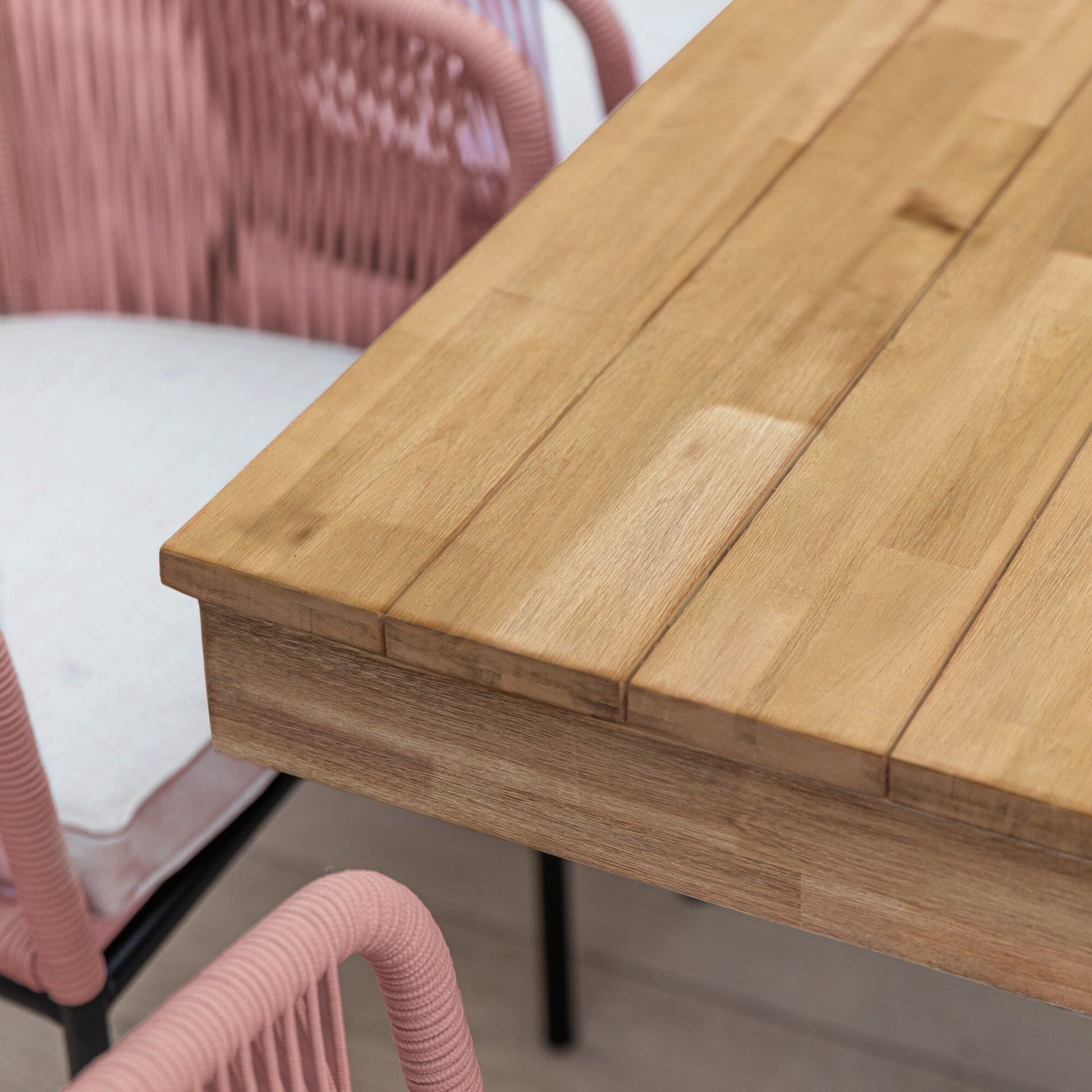 amelia_close_up_pink_ Laura James