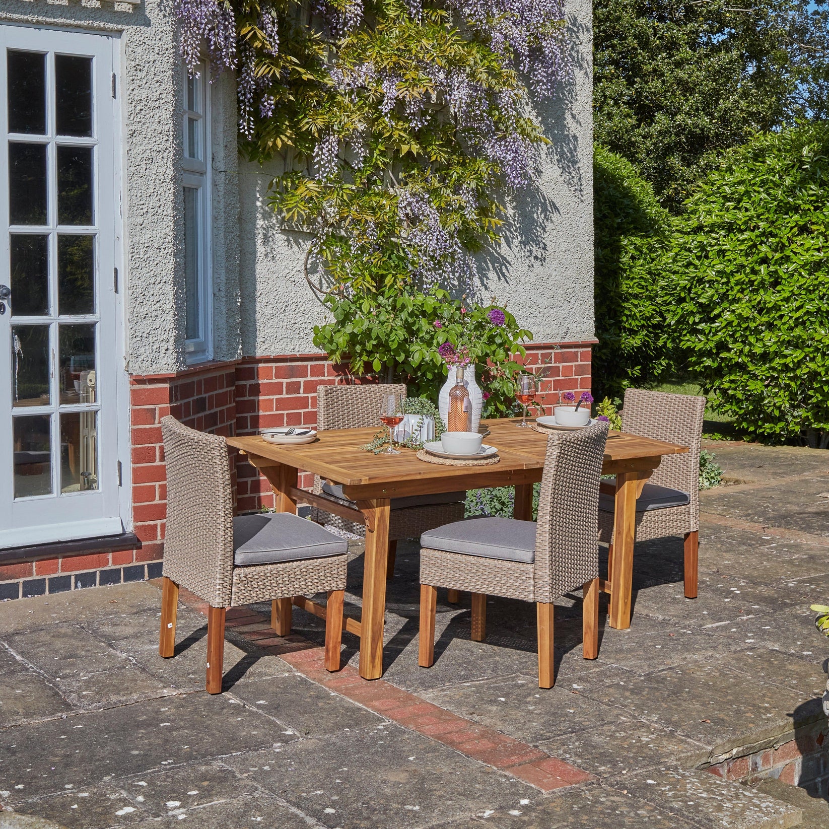 Aspen Table With 4 Oliver Dining Chairs - Laura James