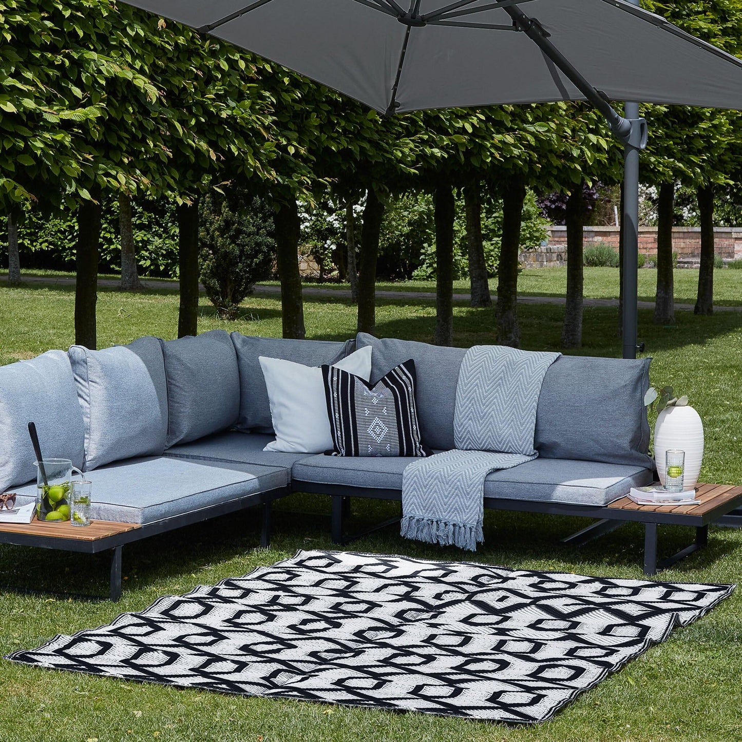 Reversible Outdoor Rug - Black and White - 160cm x 230cm
