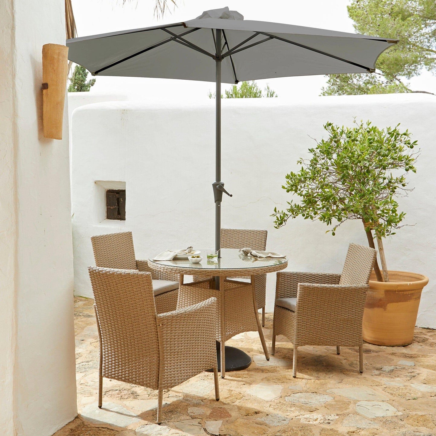 Kemble 4 Seater Rattan Round Dining Set With Grey Parasol - Natural - Rattan Garden Furniture - Laura James