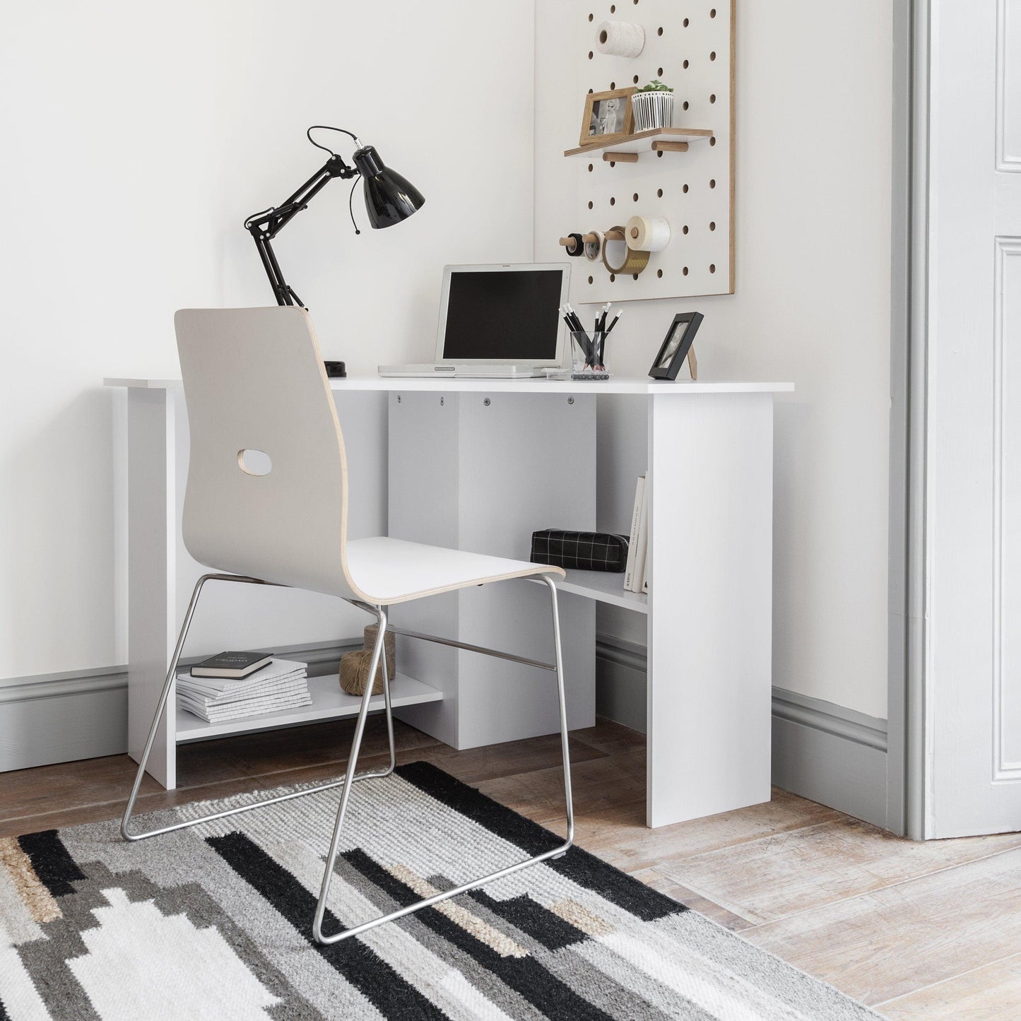 OUTLET-Essie Corner Desk White - Laura james
