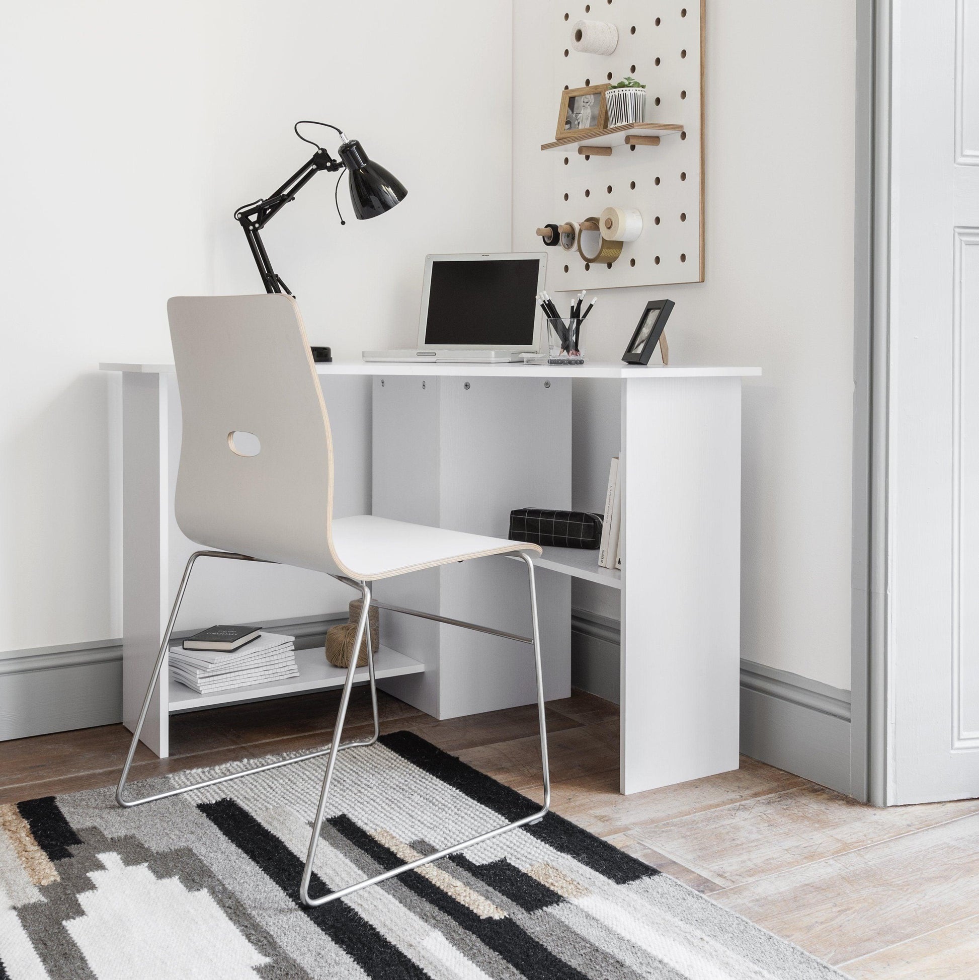 OUTLET-Essie Corner Desk White - Laura james